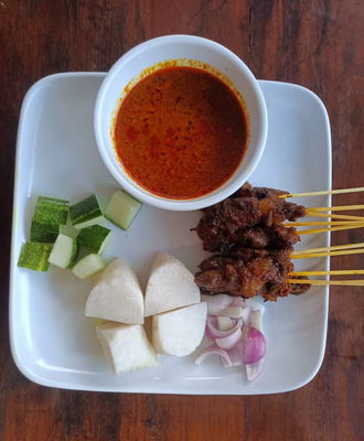 Satay Daging 10 Cucuk + Nasi Impit 1 