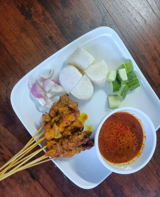 Satay Ayam 20 Cucuk + Nasi Impit 2 