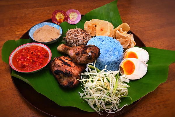 Nasi Kerabu Ayam Bakar Madu