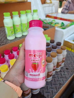 Susu Meiji (Strawberry)