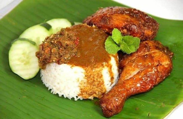 Nasi Kukus Ayam Berempah